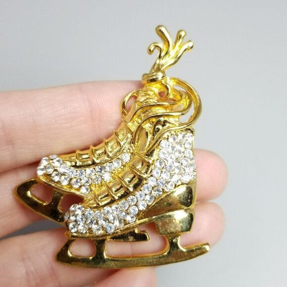 Vintage Ice Skates Gold Tone Rhinestone Brooch, Lapel Pin, Skating Winter - Picture 1 of 6